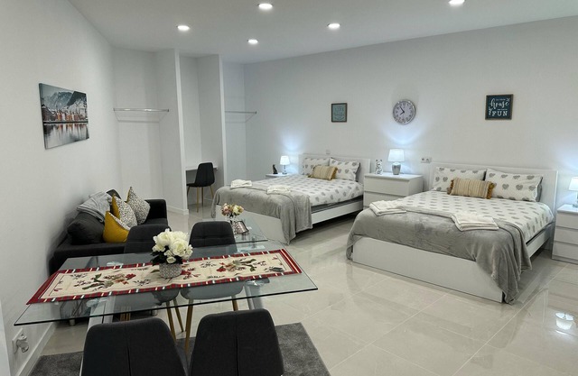 Luxurious Spacious Studio Retreat Close to Funchal