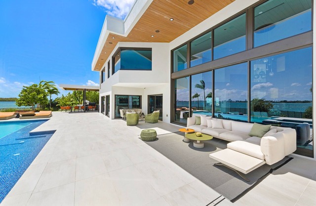 Luxurious Tranquil Resort Mansion in Vibrant Miami Awaits