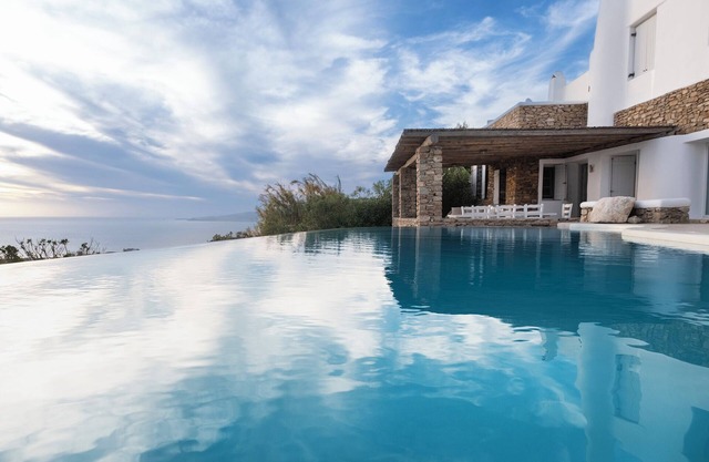 Villa de lujo con piscina infinita y vistas al mar increíbles (ΕΣΛ1173K92000998701)
