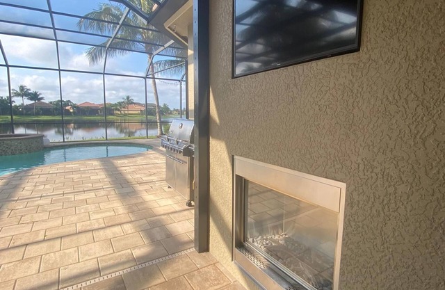 Luxurious villa with lake view and great facilities