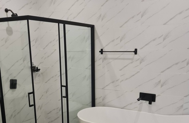 Lujosa villa con piscina frente al mar