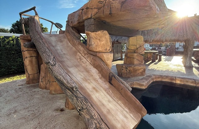 Luxurious Waterfront Villa Tropical OASIS!