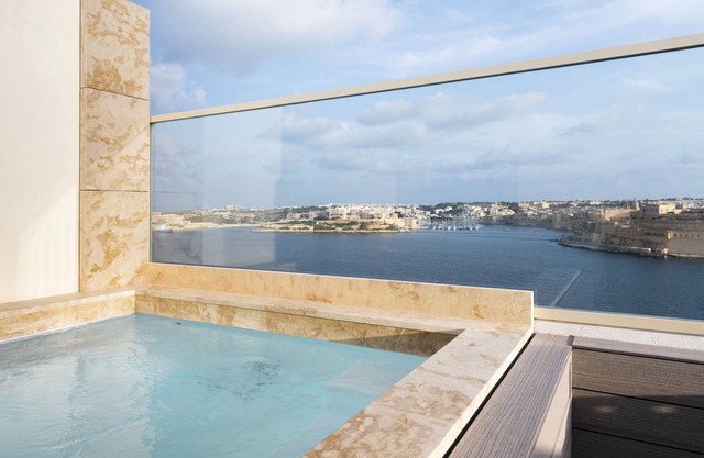 Luxuriously designed 4 Bedroom Townhouse Overlooking The Grand Harbour