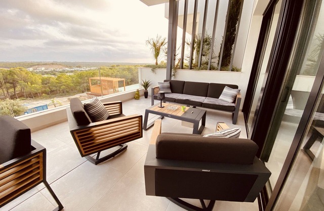 Luxurous appartment with stunning views of the golfcourse and sea