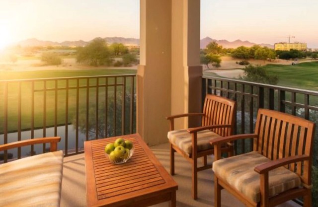 Luxury 1-bedroom resort, full kitchen, dining, living room, patio in Scottsdale