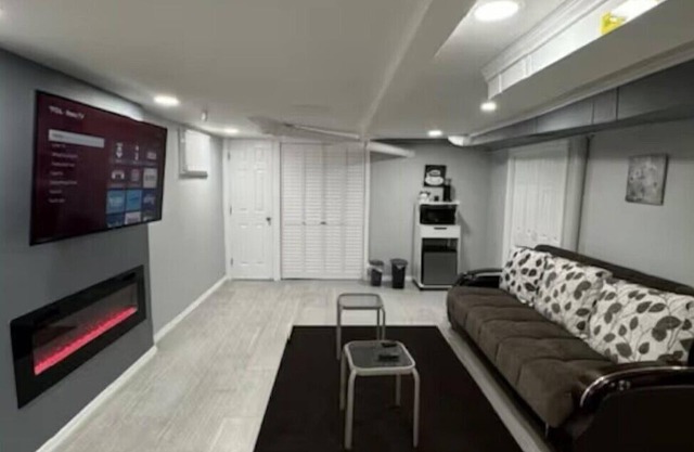 Luxury 1 bedroom house with AC WiFi private entrance in a wonderful neighborhood