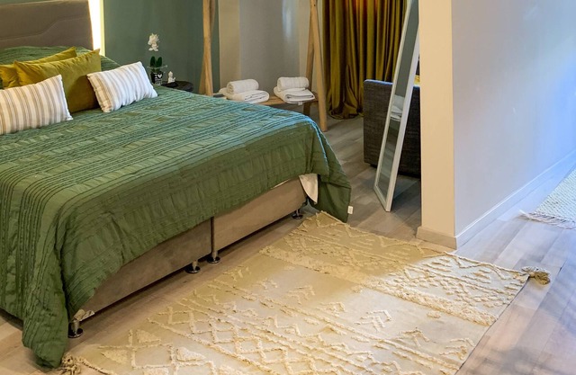 Luxury-1Bed Apartment with Porch in Greece