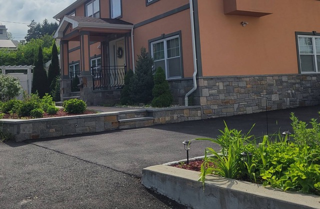 Luxury 2 Bedroom 2 Bathroom Apt w/ Fireplace