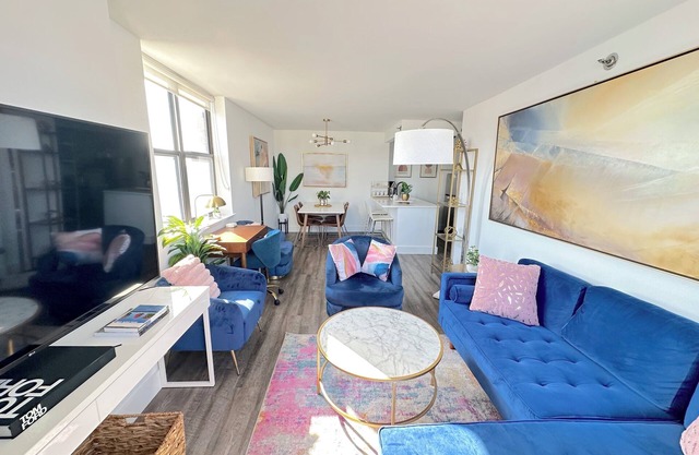 Luxury 2BR-1BA - 10 min to NYC - Elevator - Laundry - Gym - Roofdeck - Hoboken