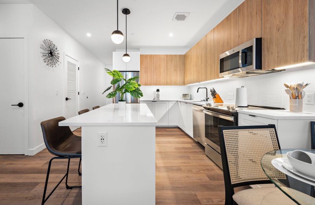 Luxury 2BR Next to the Airport 3231