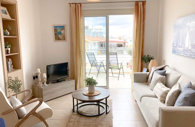 Apartamento de lujo en el segundo piso con piscina comunitaria, parque infantil,