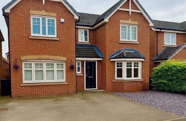 Luxury 3-Bed Retreat with 75 Inch TV, Gym, Sauna, Home Office, Xbox/Switch & BBQ