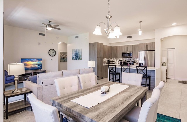 Luxury 3 Bedroom Penthouse w/ Pool Close to Fort Myers Beach and Sanibel Island