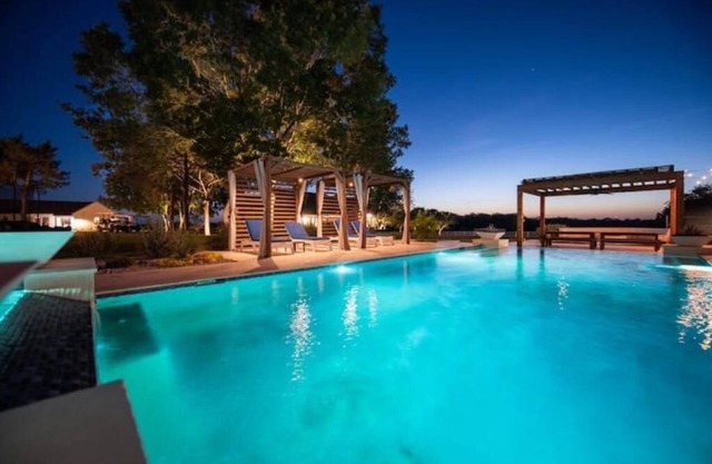 Luxury 3 BR Stay Sleeps 6 Stunning Farm