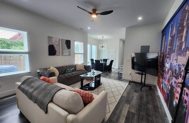 Luxury 3BR Apt King Suite Modern Feel