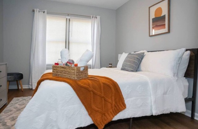 Luxury 3BR Townhome - Sleep 6