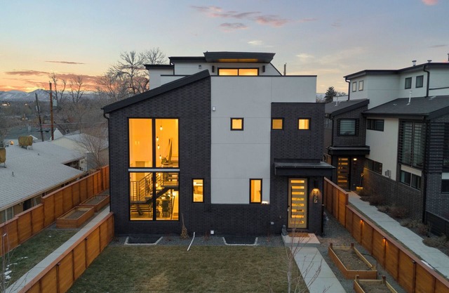 Luxury 4 Bedroom 4.5 Bath Gourmet Kitchen Skyline: Broncos, Sloan's, Central