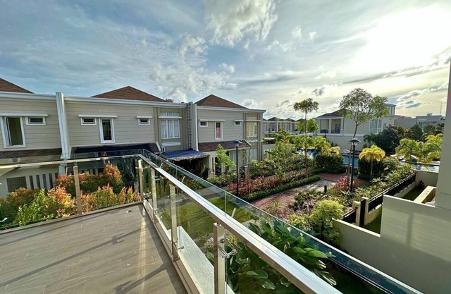 Luxury 4 Br Villa Orchard Park