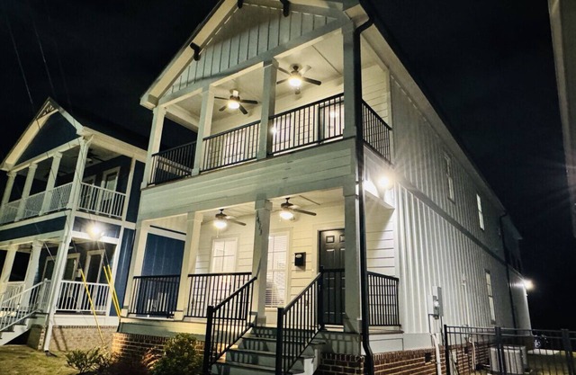 Luxury 4B/4.5b Home, EV Charger, deck by MCG #2