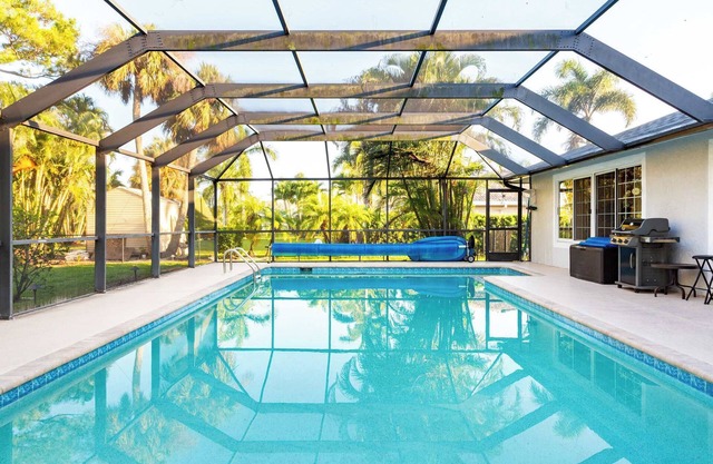 ‼️Luxury 4BR Home | Heated Saltwater Pool BBQ