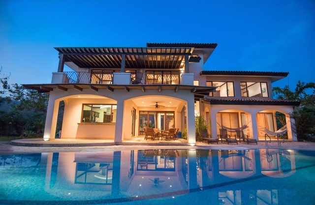 Villa de lujo, impresionantes vistas al mar, 2 Master Suites, fácil paseo a la playa