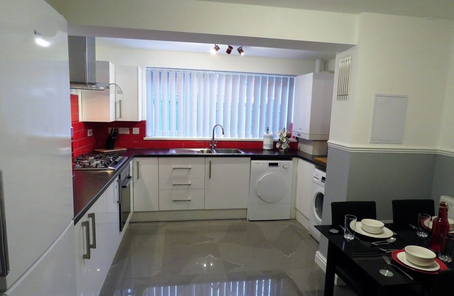 Casa de lujo de 5 habitaciones / 4 baños nr Aeropuerto de Birmingham / NEC / Resort World / Gentings