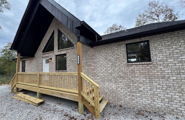 Luxury 6-Bedroom Mountain Lake Retreat with dock slip, Sleeps 18.