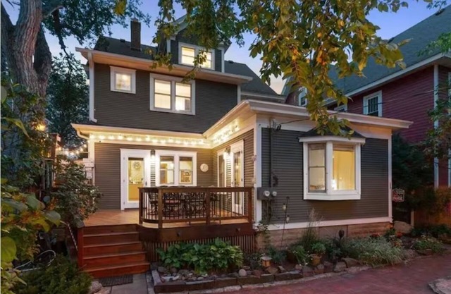 Luxury 6BR / 5FB with large Steam Sauna Retreat by Lake Bde Maka Ska.