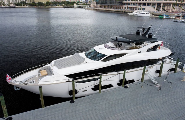 Luxury 95' Sunseeker