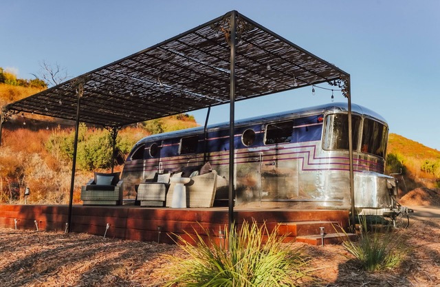 Luxury Airstream in Malibu - Queen Bee at Free2Bee