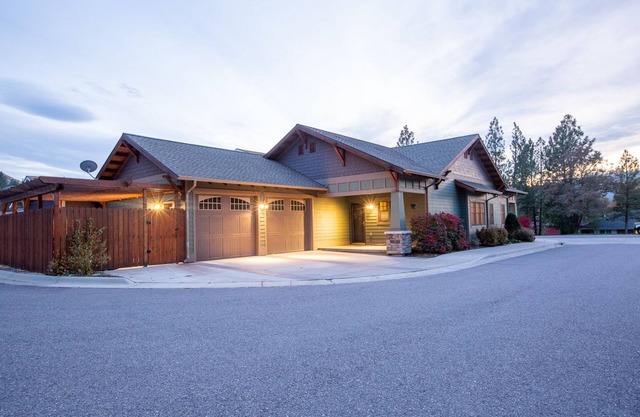 Preciosa gema de 4 dormitorios y 3 baños en el corazón de la serpiente de cascabel