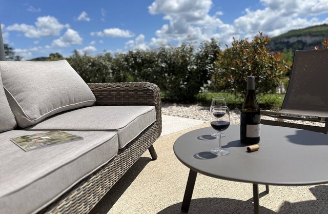 Luxury and refinement facing Saint Cirq Lapopie