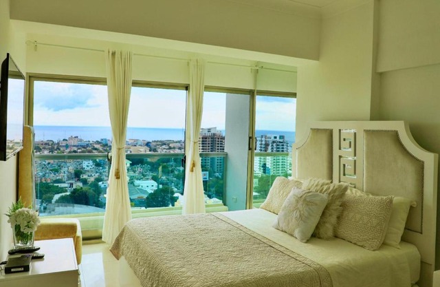 LUXURY APART WITH SEA VIEW, SPA, cine, pool ,