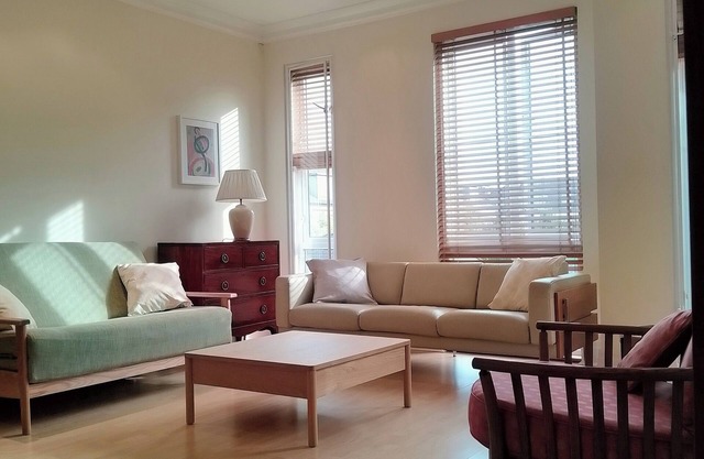 Lovely apartment with underground parking + balcony in Kew, Richmond London