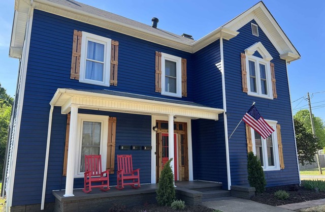 Luxury Apartment in Central Mooresville Apt. A