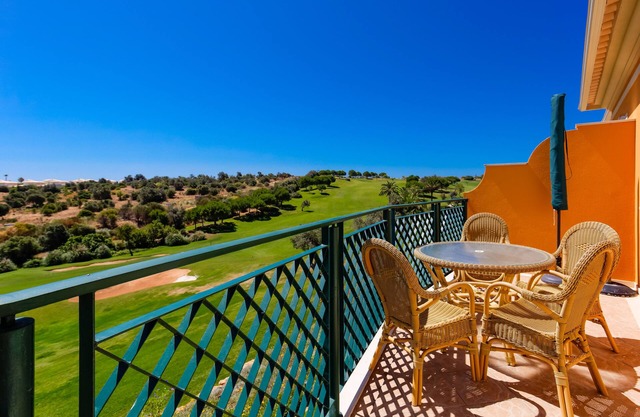 Apartamento de lujo con vistas panorámicas: spa y gimnasio gratuitos, WiFi y servicio de limpieza diario.