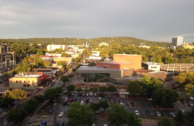 Art Luxury Condo Lleno de increíbles vistas de Fayetteville