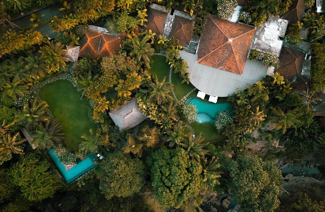 Descubra Tropical Paradise En este Estate Riverfront Superb