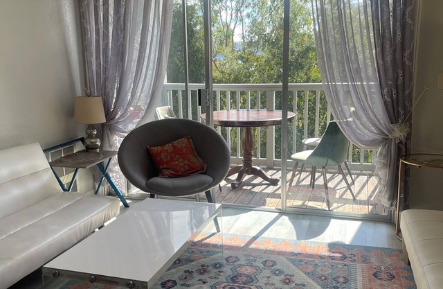 Luxury bay view apartment in Southampton, Benicia