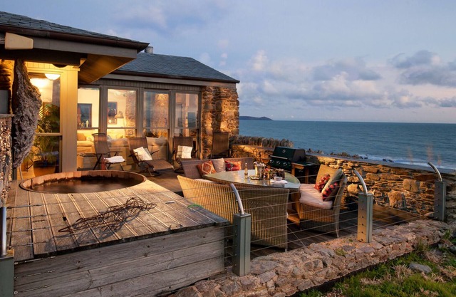 Alquiler de casa de playa de lujo con jacuzzi, a 30 metros de la playa
