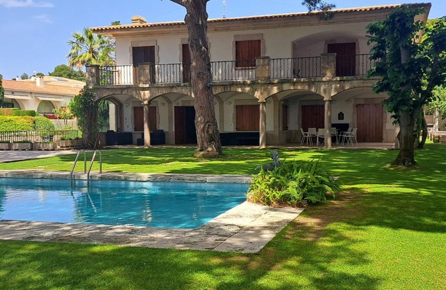 Villa de lujo con piscina, jardín y vistas al mar, a 100m de la playa en S'Agaró