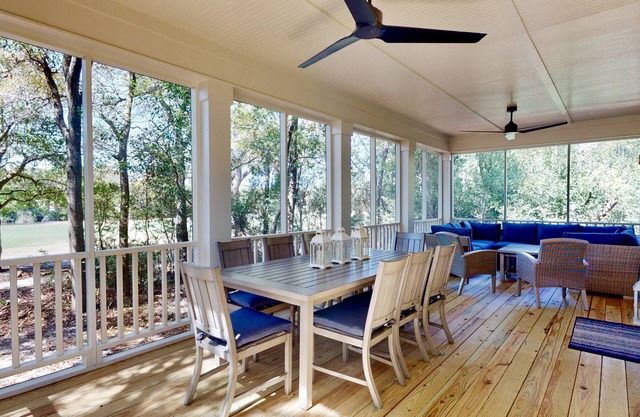 Luxury BHI Retreat | Golf Views | 3 King Suites | BHI + Shoals Clubs | Dog Friendly | Kayaks