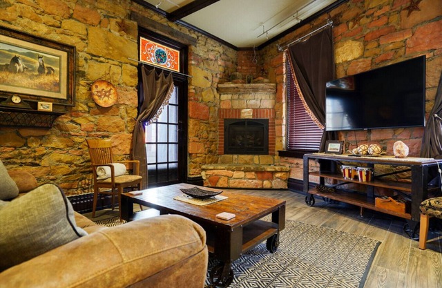 Private Patio & Chef Kitchen - FlatIron Suite 104