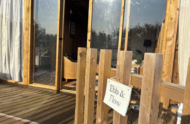 Luxury Cabin Coastal Luxury: with Private Deck - Ebb & Flow Getaway