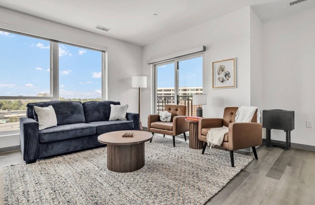 Luxury & Calming 2BR | Cleveland Clinic