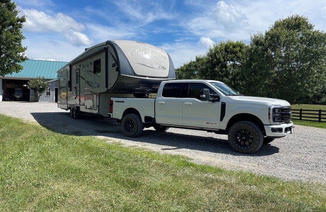 Luxury Camping in A spacious RV , With plenty of room and king size bed,