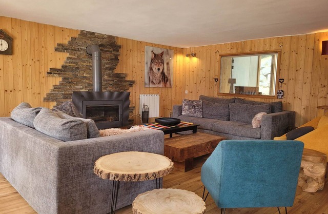 Chalet lujoso para 14, cerca de telecabina, con sauna, jardín y terraza en Pra Loup
