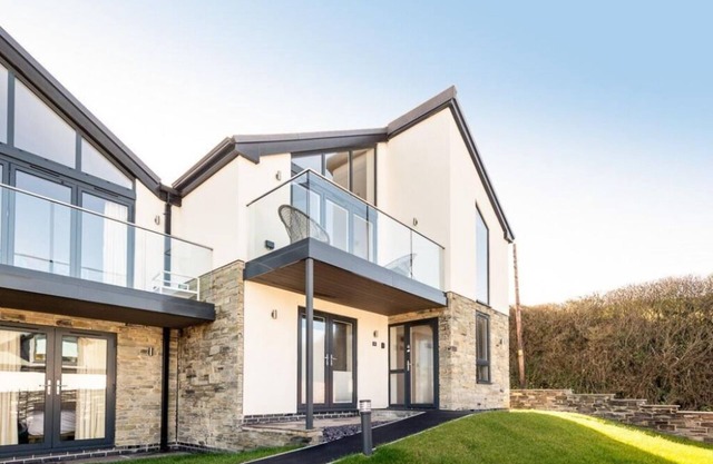 Luxury coastal house above stunning Mawgan Porth beach, 200m from the sand.