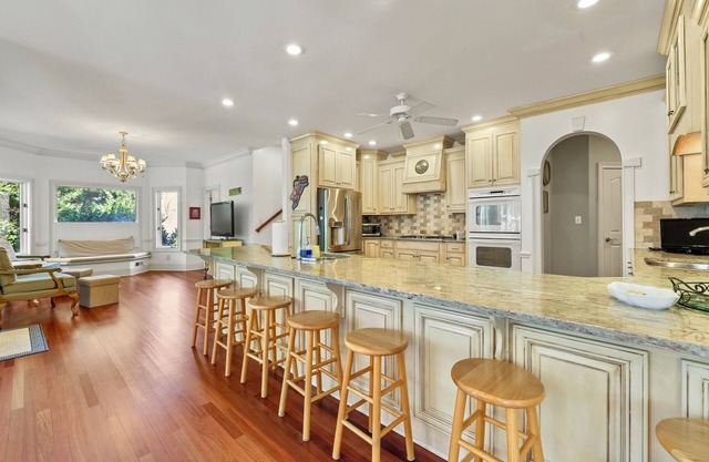 Luxury comfort retreat, extremely spacious with Game Room and Close to Charlotte