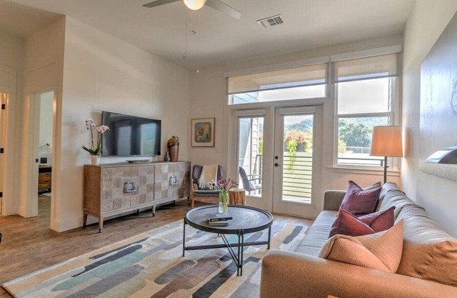 Nuevo condominio de lujo en el corazón del centro de Asheville ~ 55 S. Market St. # 207